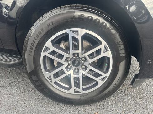 Used 2025 Ford Expedition Active image 32