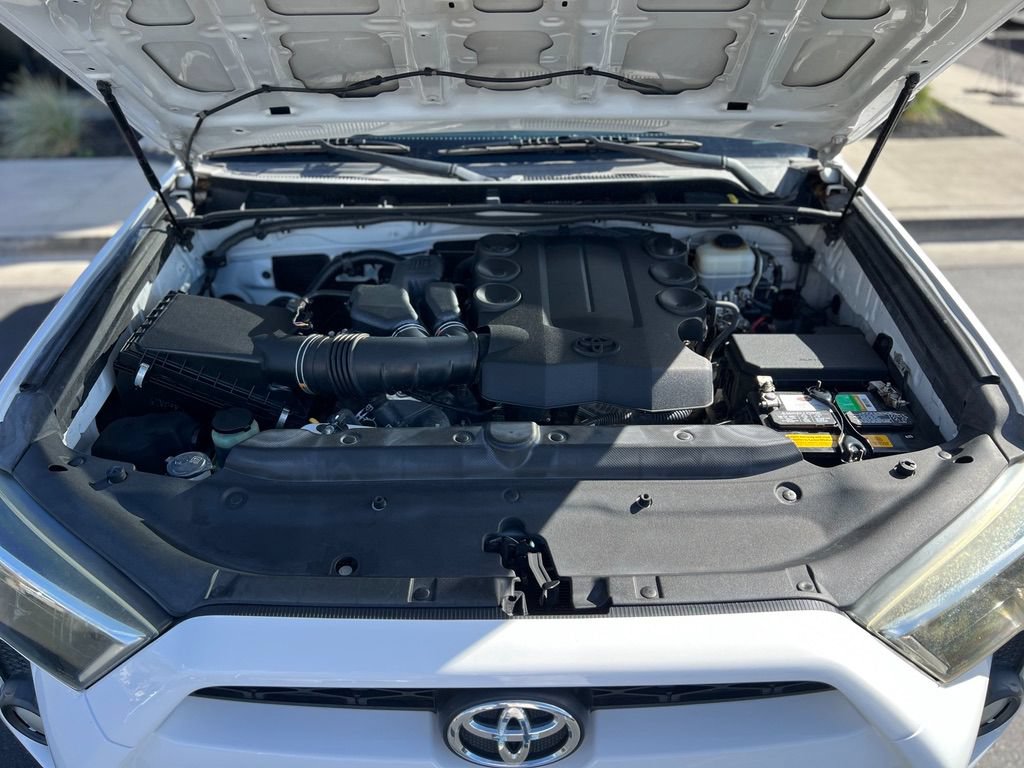 Used 2014 Toyota 4Runner SR5 AWD/4WD image 10