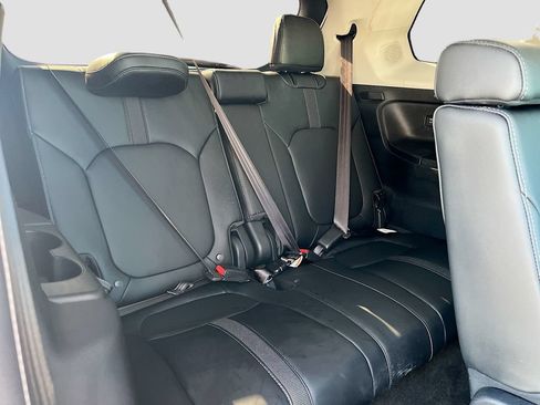 Used 2025 Honda Pilot Touring image 29