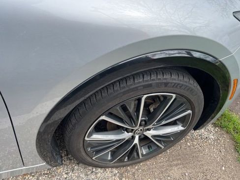 Used 2024 Toyota Prius XLE FWD image 11