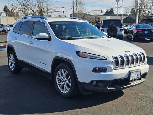 Used 2018 Jeep Cherokee Latitude image 8