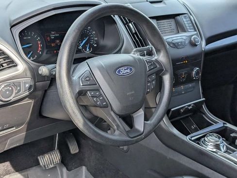 Used 2019 Ford Edge SE image 14