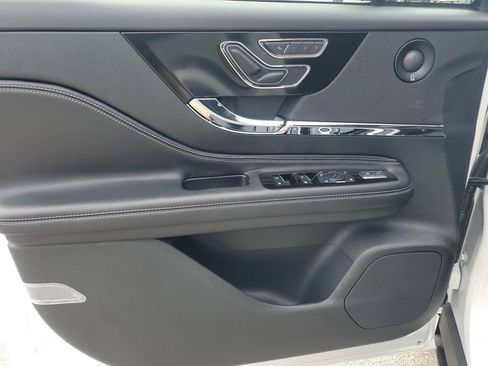 New 2025 Lincoln Corsair Reserve w/ Equipment Group 202A image 18