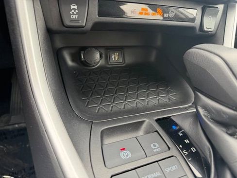 Used 2024 Toyota RAV4 LE AWD/4WD image 23