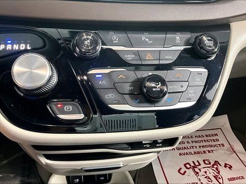 Used 2017 Chrysler Pacifica Touring Plus FWD image 32