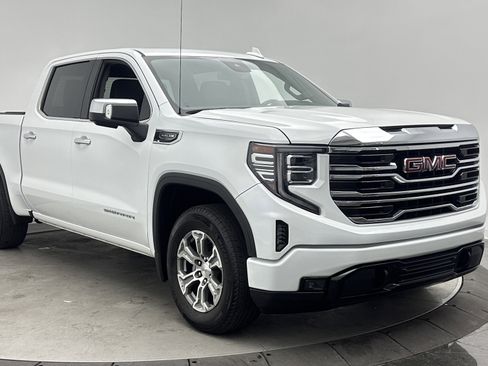Used 2025 GMC Sierra 1500 SLT RWD image 3
