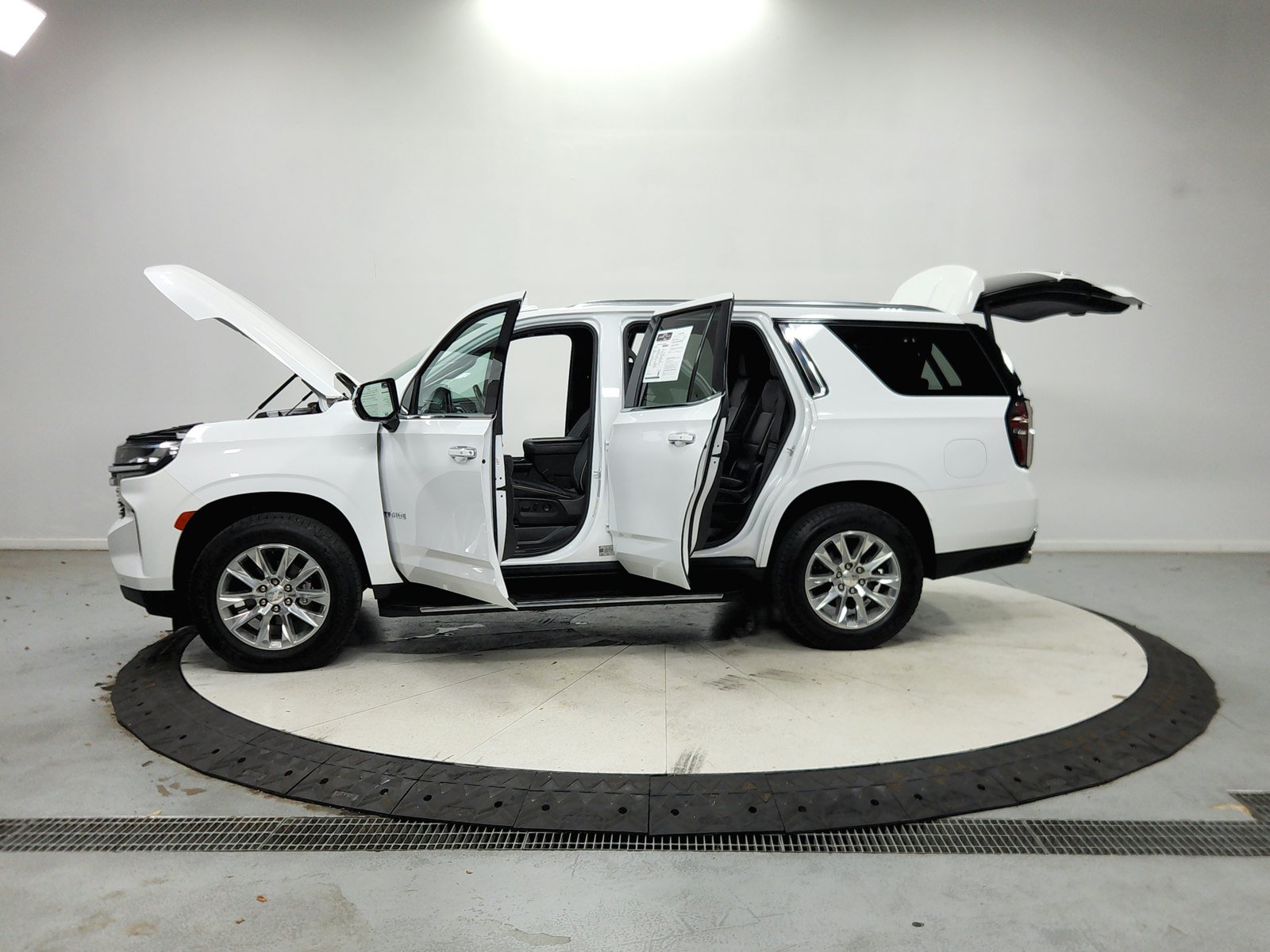 Used 2024 Chevrolet Tahoe Premier RWD image 13
