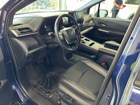 Used 2021 Toyota Sienna XSE image 28