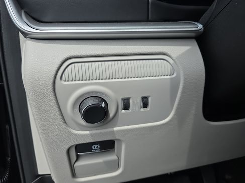 New 2026 Jeep Grand Wagoneer L Limited AWD/4WD image 22