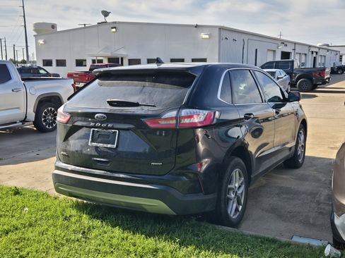 Certified 2023 Ford Edge SEL w/ Convenience Package AWD/4WD image 4