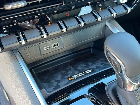 New 2026 Chevrolet Colorado ZR2 w/ Technology Package image 23