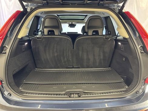 Used 2022 Volvo XC90 T6 Momentum w/ Protection Package image 24