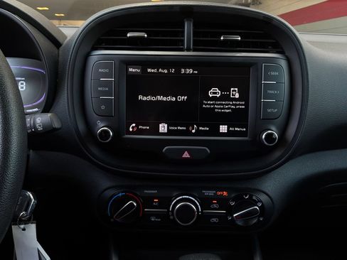 Used 2025 Kia Soul LX w/ LX Technology Package FWD image 24