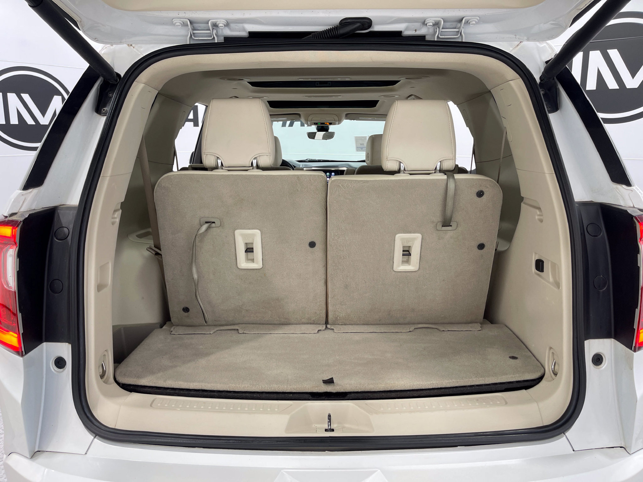 Used 2021 GMC Acadia Denali w/ Denali Technology Package FWD image 24