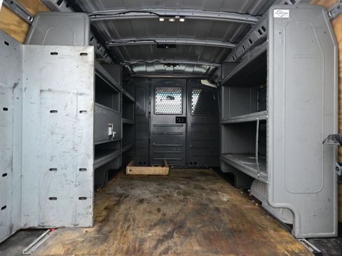 Used 2019 Chevrolet Express 3500 w/ Driver Convenience Package image 14