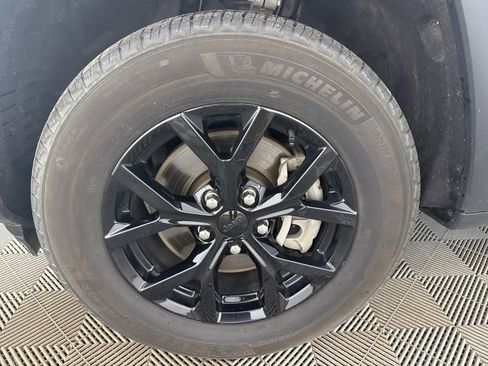 Used 2024 Jeep Grand Cherokee L Laredo AWD/4WD image 40