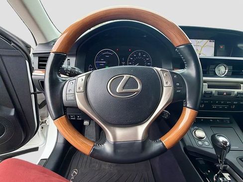 Used 2015 Lexus ES 300h w/ Navigation System Package image 38