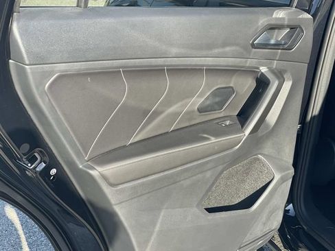 Used 2023 Volkswagen Tiguan SE image 23