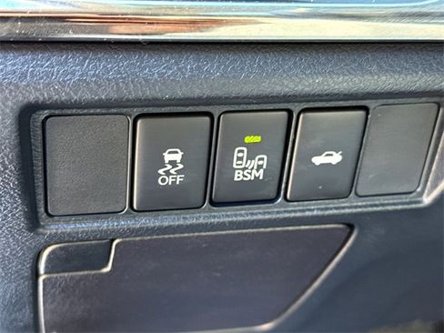 Used 2016 Toyota Avalon XLE Premium image 19