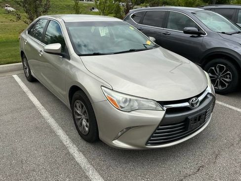 Used 2017 Toyota Camry LE FWD image 4