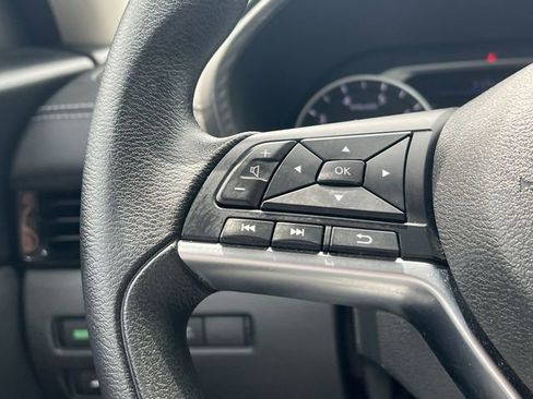 Used 2025 Nissan Sentra SV FWD image 27