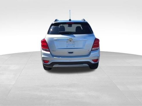 Certified 2019 Chevrolet Trax LT w/ LT Convenience Package FWD image 4