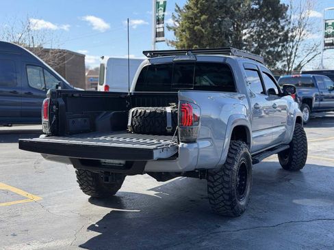 Used 2018 Toyota Tacoma TRD Sport image 20