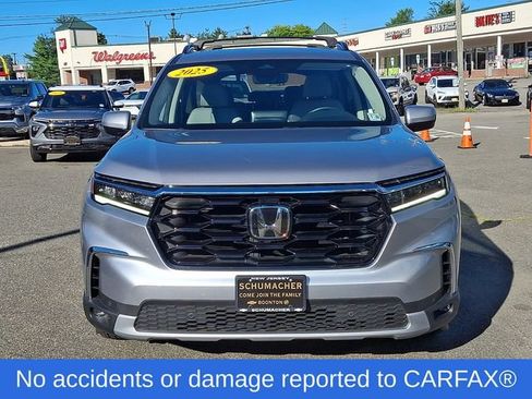 Used 2025 Honda Pilot Touring image 2