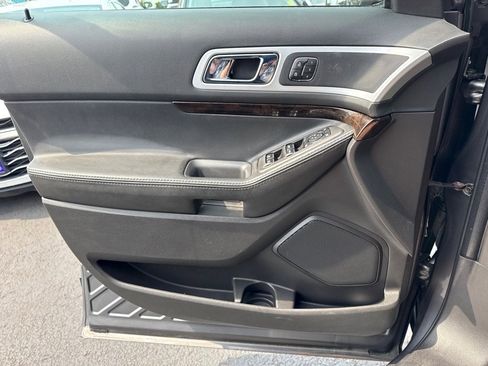 Used 2013 Ford Explorer Limited image 29