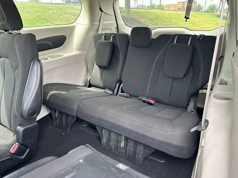 Used 2023 Chrysler Voyager LX FWD image 5