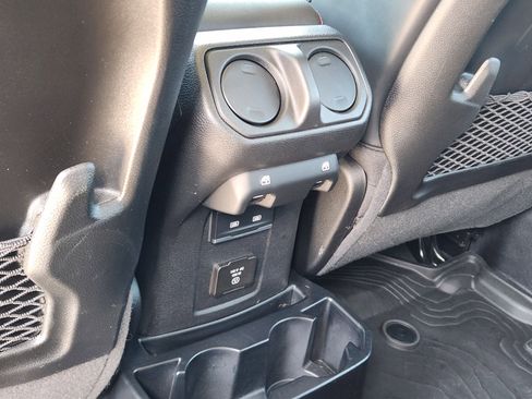 Used 2024 Jeep Wrangler Unlimited Rubicon image 36