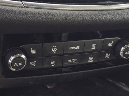 Used 2019 Buick Enclave Premium w/ Experience Buick Package AWD/4WD image 9