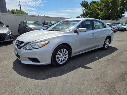 Used 2016 Nissan Altima 2.5 S w/ Power Driver Seat Package FWD image 1