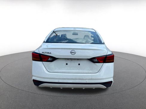 Used 2025 Nissan Altima 2.5 SV FWD image 15