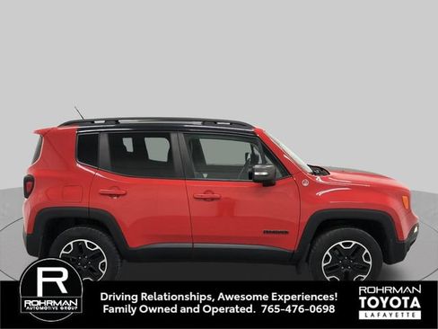 Used 2017 Jeep Renegade Trailhawk w/ Premium Trailhawk Package AWD/4WD image 9