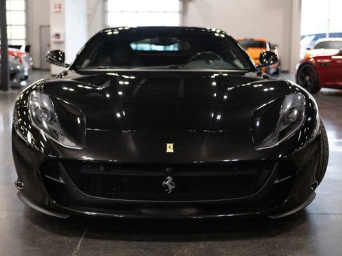 Used 2019 Ferrari 812 Superfast RWD image 2