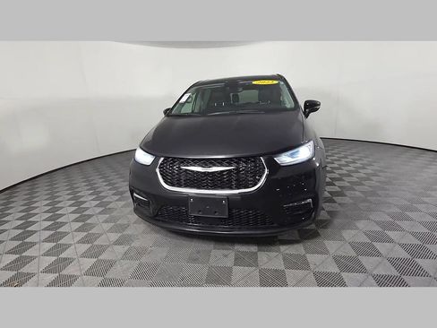 Used 2023 Chrysler Pacifica Touring-L FWD image 51