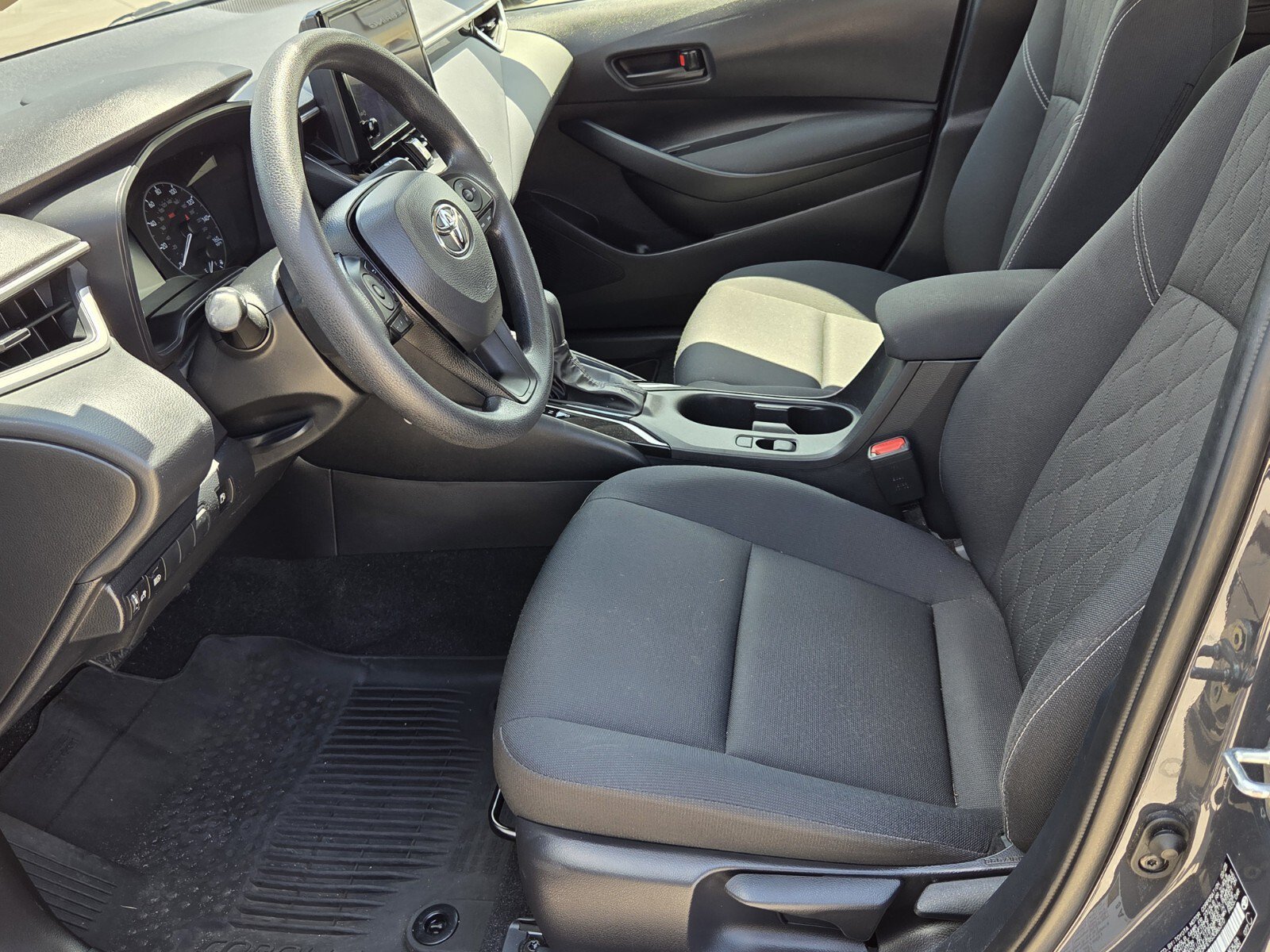 Certified 2025 Toyota Corolla LE FWD image 4