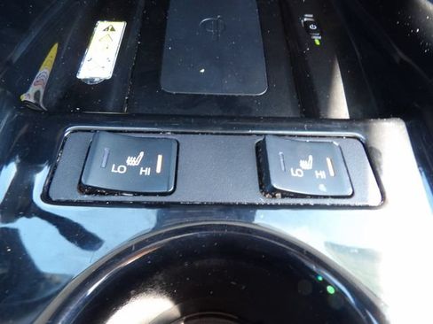 Used 2022 Toyota Prius XLE FWD image 25
