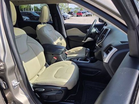 Used 2017 Jeep Cherokee Limited AWD/4WD image 22