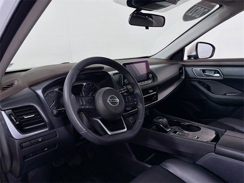 Certified 2021 Nissan Rogue SV w/ Premium Package image 7