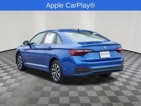 Used 2024 Volkswagen Jetta SE image 3