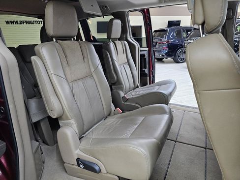 Used 2013 Chrysler Town & Country Limited w/ Luxury Group FWD image 24