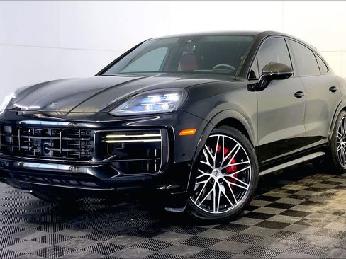 Used 2025 Porsche Cayenne Turbo image 1