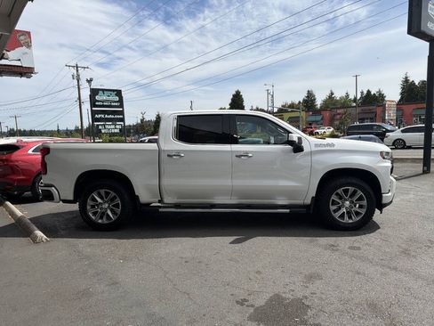 Used 2019 Chevrolet Silverado 1500 High Country w/ Technology Package AWD/4WD image 9