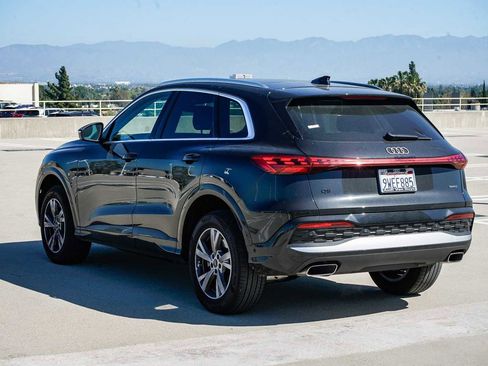Used 2025 Audi Q5 Premium w/ Convenience Package image 2