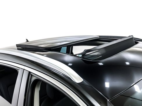 Used 2024 Audi Q8 e-tron Premium Plus image 23