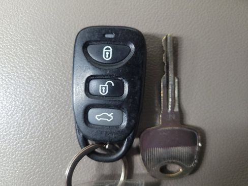 Used 2020 Hyundai Elantra SE FWD image 32