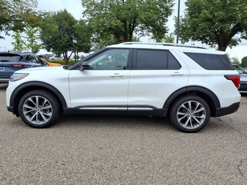 Used 2025 Ford Explorer Platinum w/ Ultimate Package AWD/4WD image 2