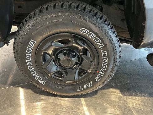 Used 2022 Toyota Tacoma SR image 18